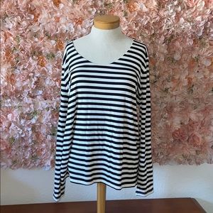 🌺 Ann Taylor Black/White Stripe Tshirt XL